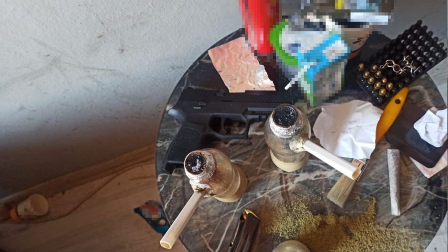 �i�li'de polisi g�ren ��pheli, bonzaiyi sobaya att�