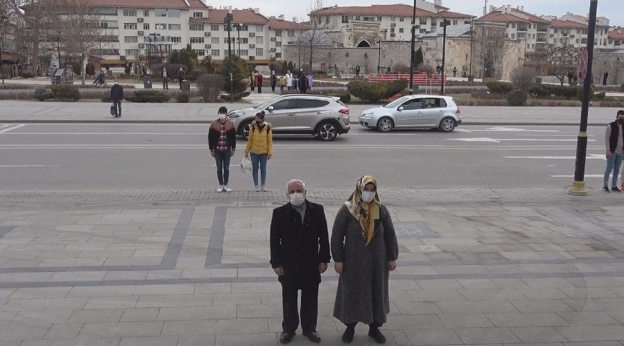Sivas'ta stiklal Mar okunurken hayat durdu
