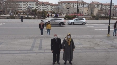 Sivas'ta stiklal Mar okunurken hayat durdu