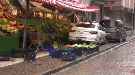 Sürücü markete daldı