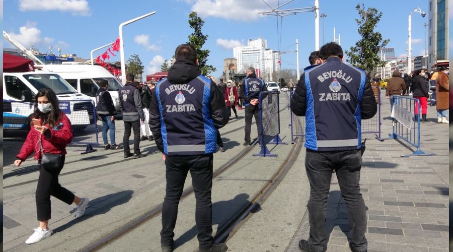 Taksim'de polis ve zab�tadan ortakla�a korona denetimi