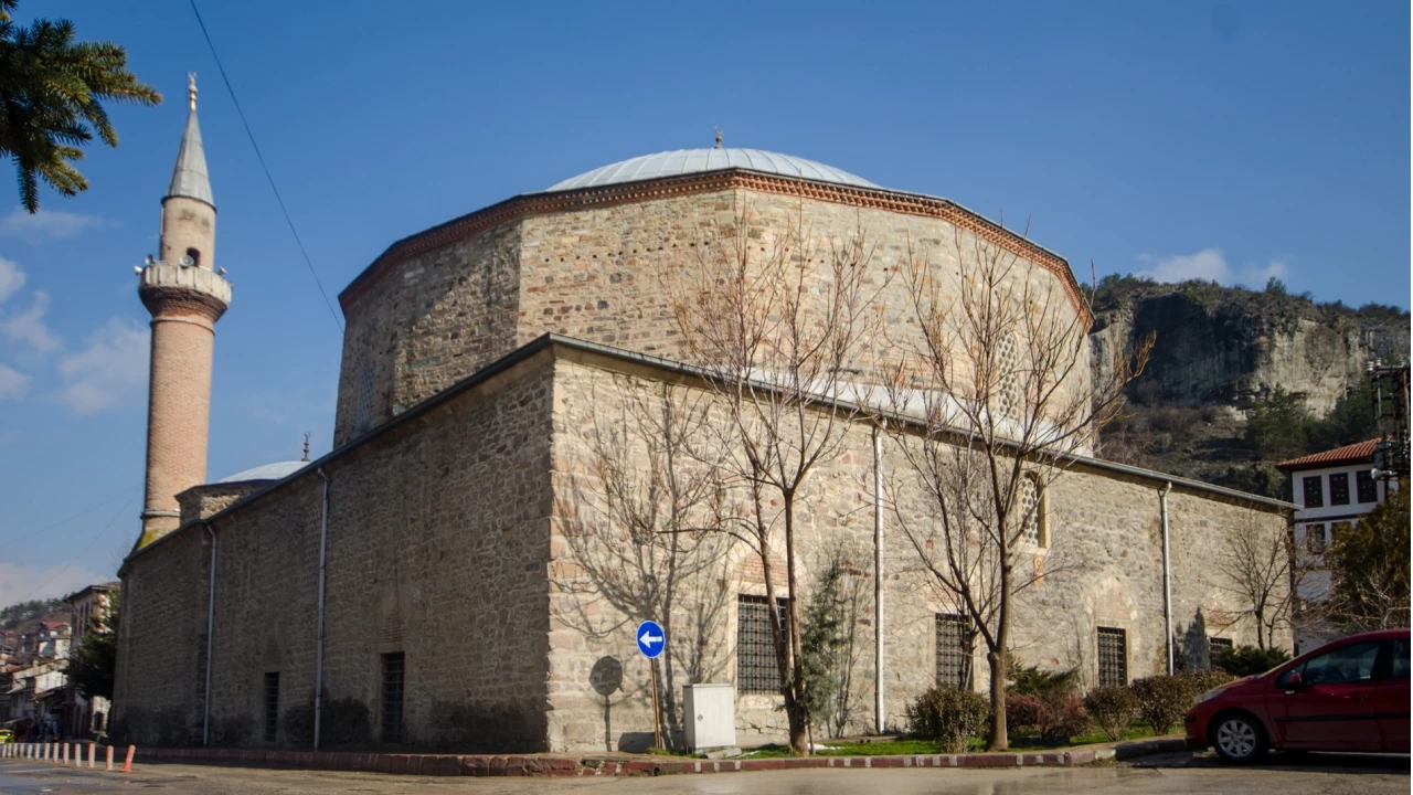Tarihin kalbinde bir şaheser: Mudurnu Yıldırım Bayezid Camii