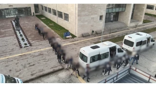 Tatil vaadiyle doland�r�p dalga ge�tiler