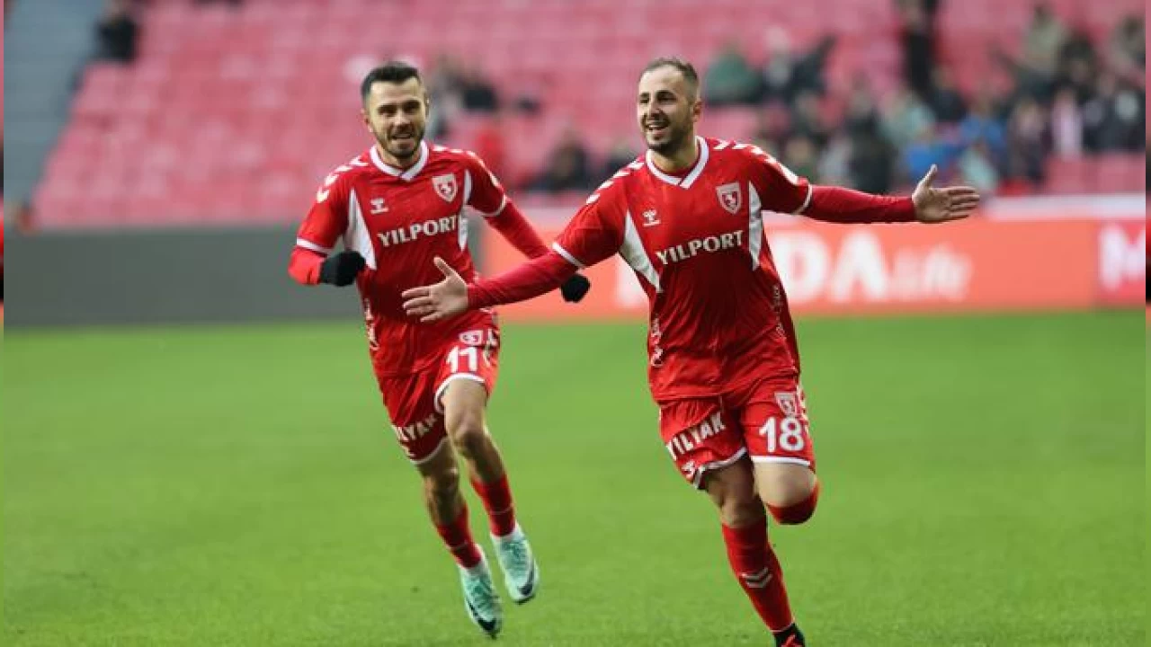 Tecrübeli futbolcu 1 yıl daha Samsunspor'da