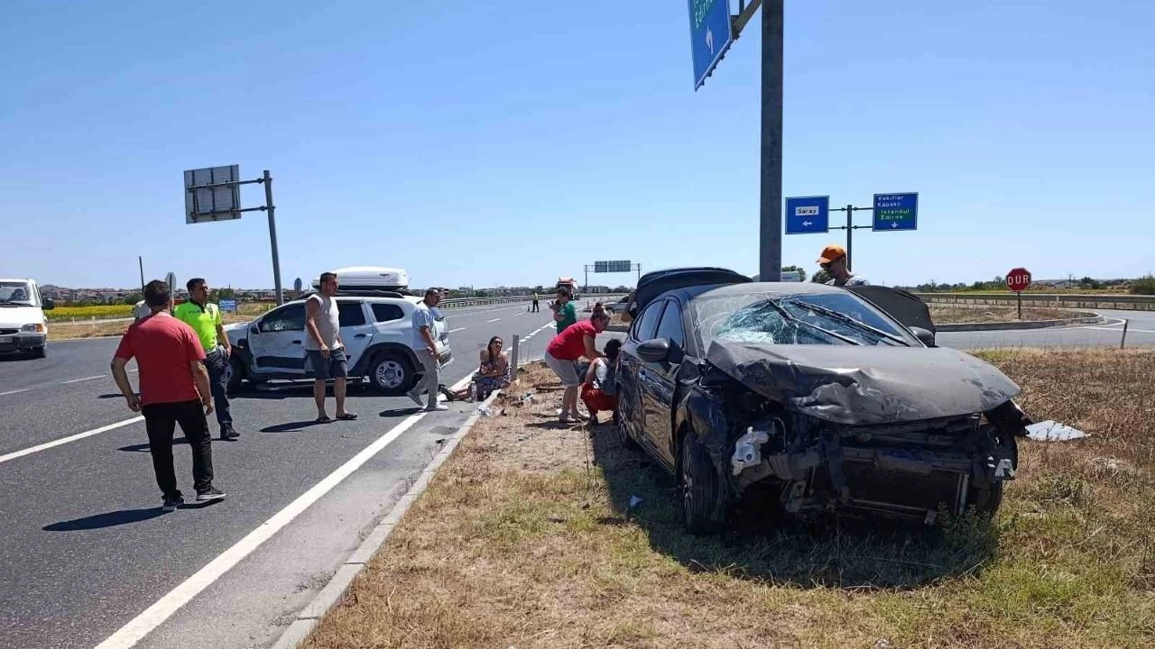 Tekirdağ'da kırmızı ışık ihlali kaza getirdi
