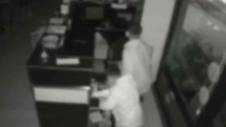 Tekirda'da yalar kk bir grup gece boyu dkkanlar yamalad