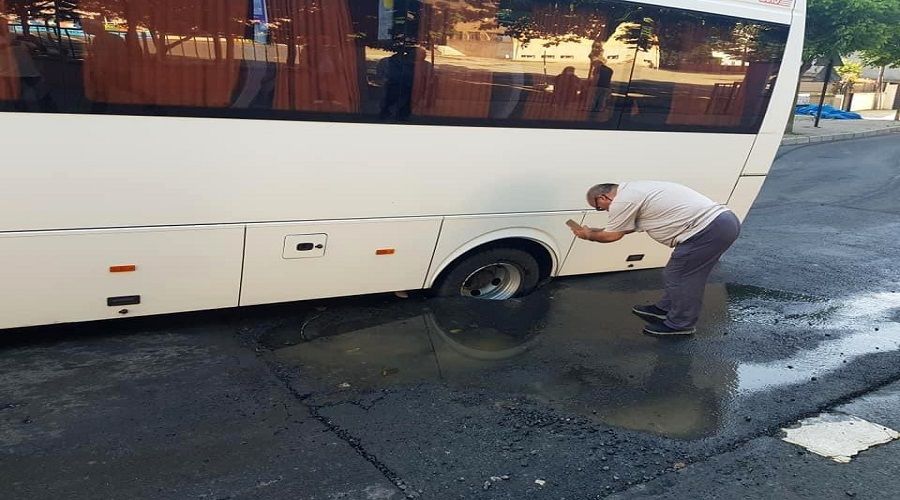 Tekirdağ'da yol çöktü
