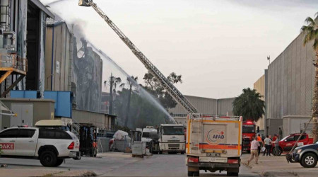 Tersane yangını 3 saatte söndürüldü