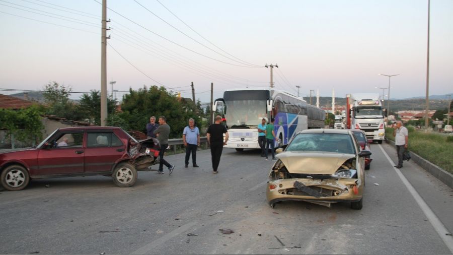 T�r�n lasti�i patlad�, 5 ara� birbirine girdi