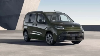Toyota yeni hafif ticari ara modellerini sata sundu