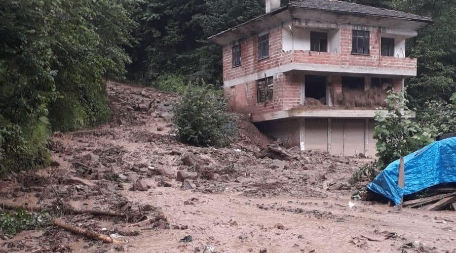 Trabzon'un S�rmene'de �iddetli ya���