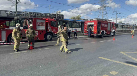 Tramvaydan çıkan duman seferler aksattı