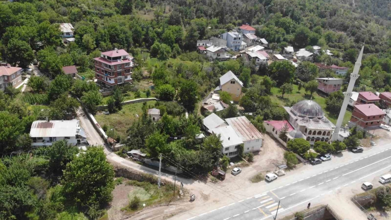 T�rbe mezarl���na sadece 12 ya��ndan k���k �ocuklar defnediliyor