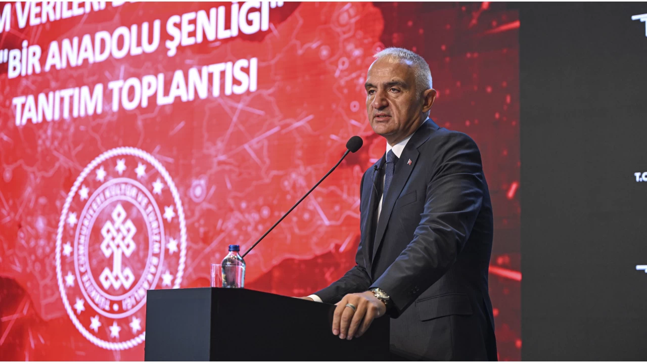 Turizm gelirinde ve turist sayısında hafif artış var