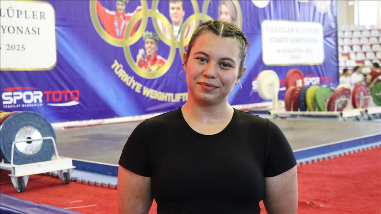 Trkiye rekoru kran Zeynep Nur'un hedefi dnya ampiyonluu