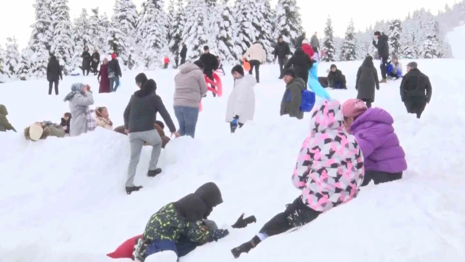 Uluda�'da s�mestir tatilinin son g�n�nde yo�unluk s�r�yor