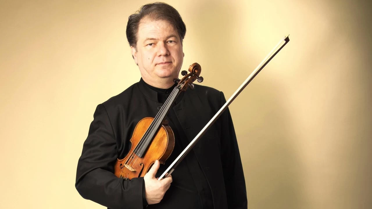 �nl� keman virt��z� Cihat A�k�n "1. Uluslararas� Balkan Keman Festivali"nde konser verdi