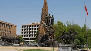 Uak Atatrk ve Kurtulu Ant: Bir ehrin hafzas