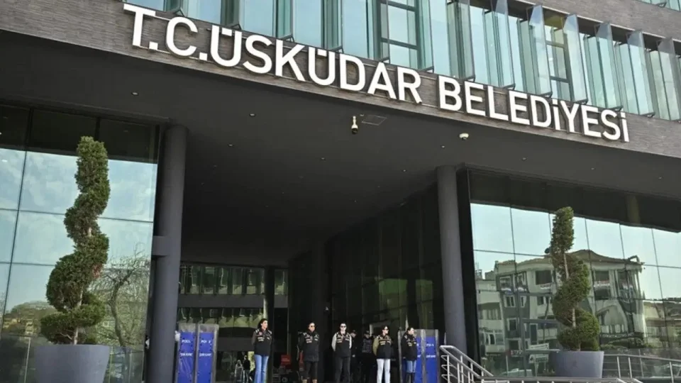 �sk�dar'da 4 CHP'li meclis �yesi AK Parti'ye kat�ld�