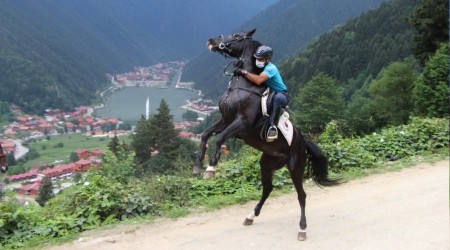Uzungöl'de onları gören şaşırıyor