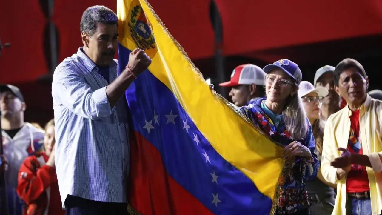 Venezuela'da devlet ba�kan� se�imini Nicolas Maduro kazand�