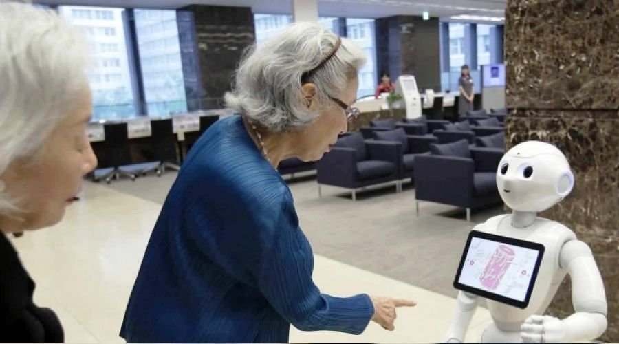 Yaşlılar için robot bakıcılar geliyor