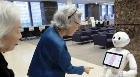 Yaşlılar için robot bakıcılar geliyor