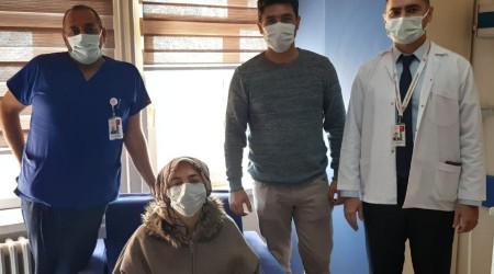 Yemek borusuna sarımsak takılan kadın ölümden döndü