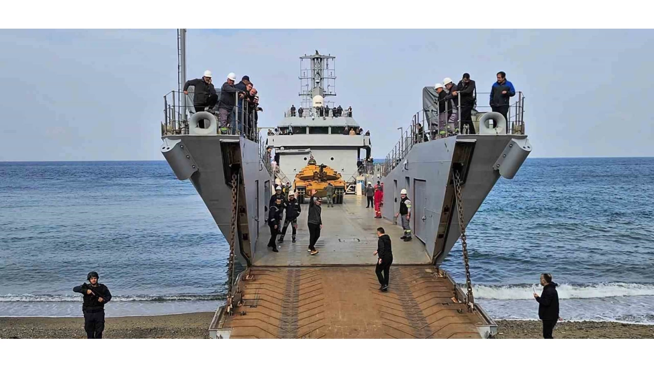 Yeni Tip Çıkarma Gemisi Ç-159 Yalova kıyısında test edildi