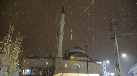 Yüksekova’da beklenen kar yağışı vatandaşları sevince boğdu