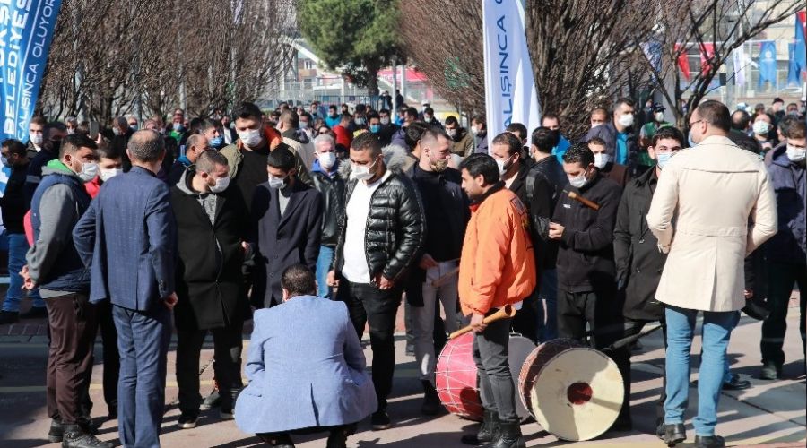 Y�zde 60 zamm� davul zurna e�li�inde kutlad�lar