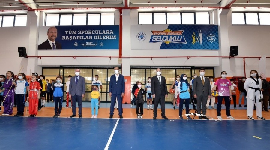 Yüzme bilmeyen 1 milyon kişi havuzlara...