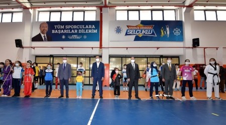 Yüzme bilmeyen 1 milyon kişi havuzlara...