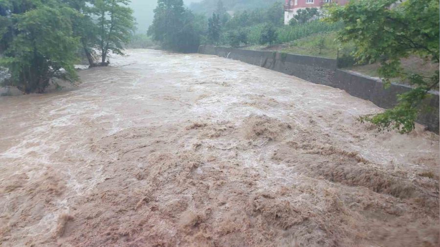 Zonguldak'ta 18 ev tahliye edildi
