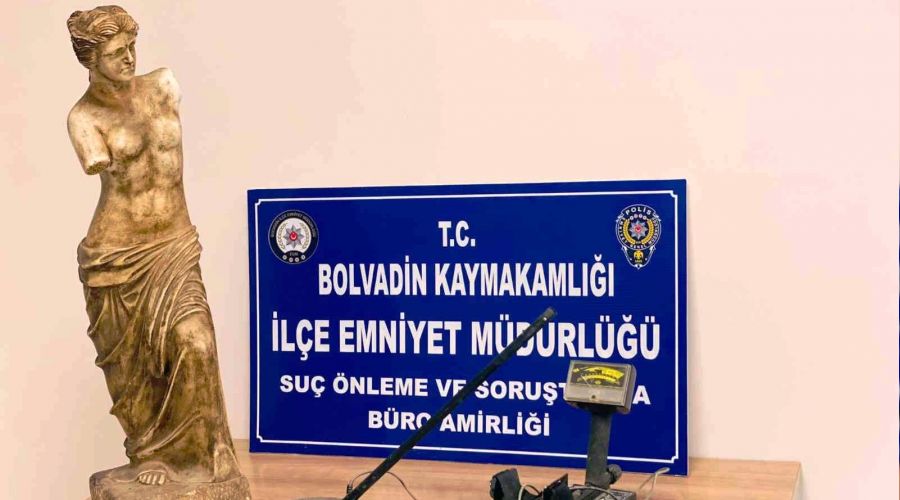 1 metrelik heykeli evde saklamış