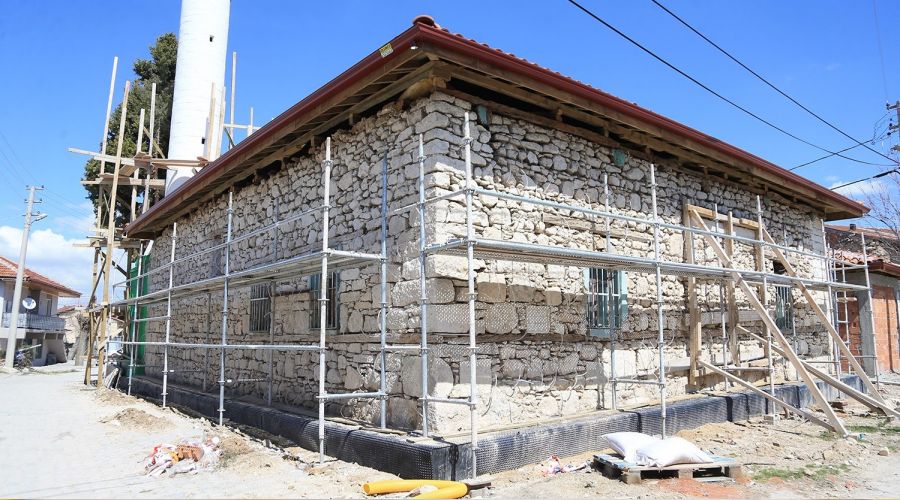 137 y�ll�k cami yenileniyor