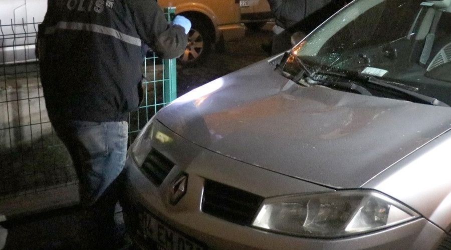 3. kattan otomobilin üzerine düşen kadın yaralandı