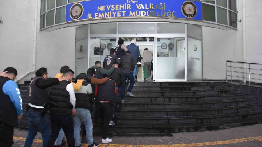 50 milyonluk vurgun yapan çete çökertildi