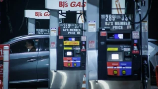 ABD'de benzin fiyatlar� y�zde 50 artt�