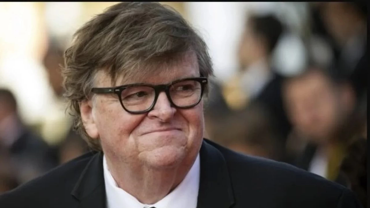 ABD'li y�netmen Michael Moore, Gazze'deki soyk�r�m�n g��l� propagandayla gizlendi�ini s�yledi