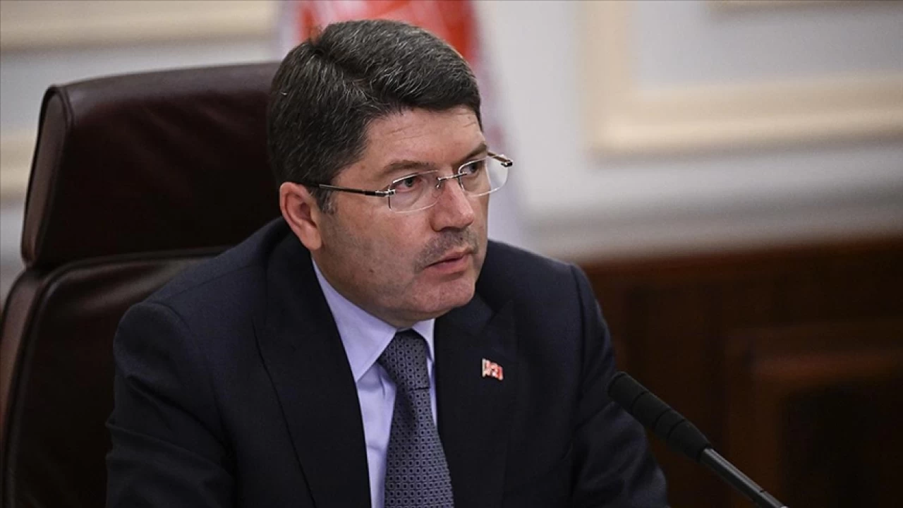 Adalet Bakan Tun'tan DEM Parti'ye top cevab