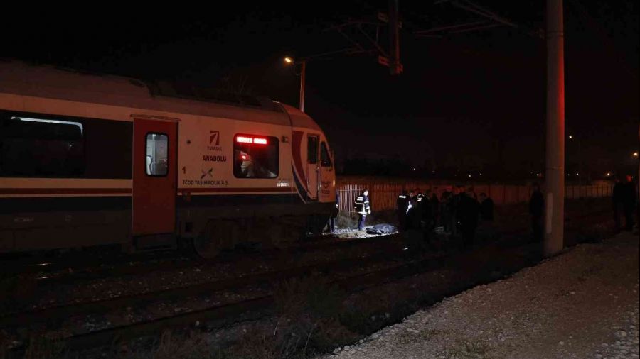 Adana'da trenin çarptığı genç öldü