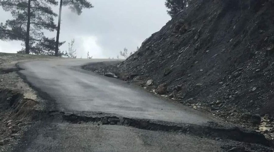Adana'da yağışlardan sonra yollar çöktü