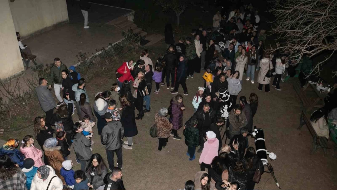 Adanalılar 6 gezegenin yan yana sıralanışını gözlemledi