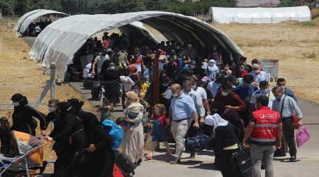 Ajans başlığı: Suriyelilerin vatan hasreti sıcaklık dinlemiyor