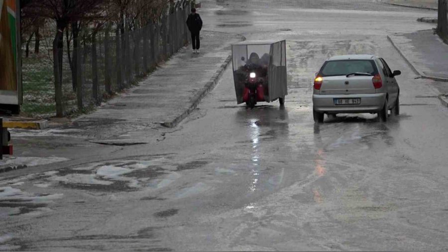 Aksaray'da yağmur ve dolu yağdı