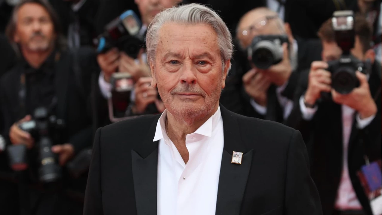Alain Delon'un evinde 72 silah, binlerce mermi ele geçirildi