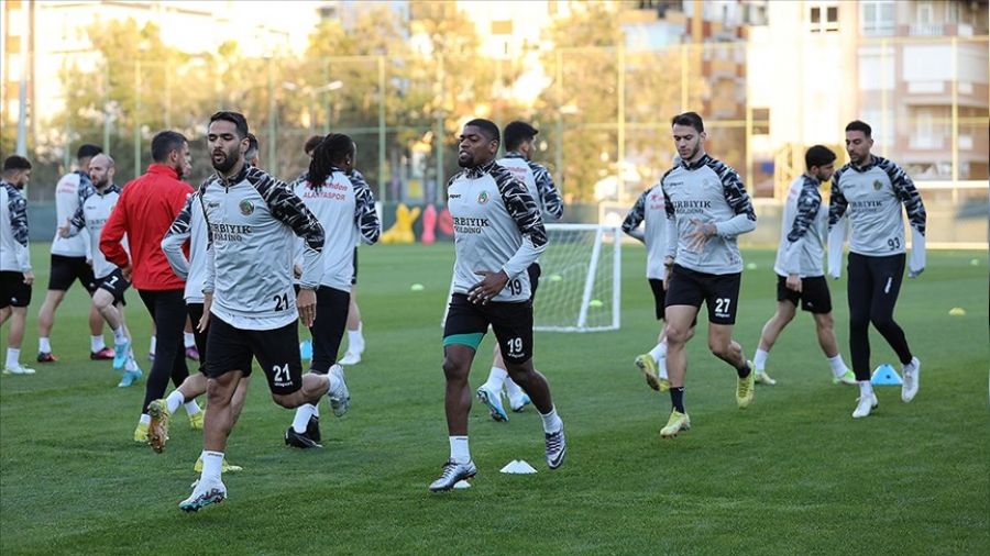 Alanyaspor performansıyla şaşırttı