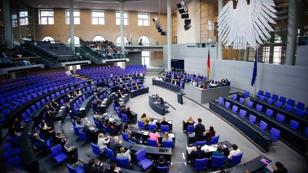 Alman Meclisinde pheli USB alarm