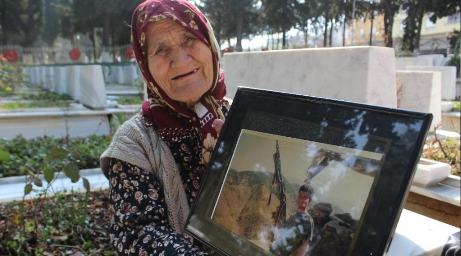 Alzaymır hastası anne şehit oğlunu unutmadı